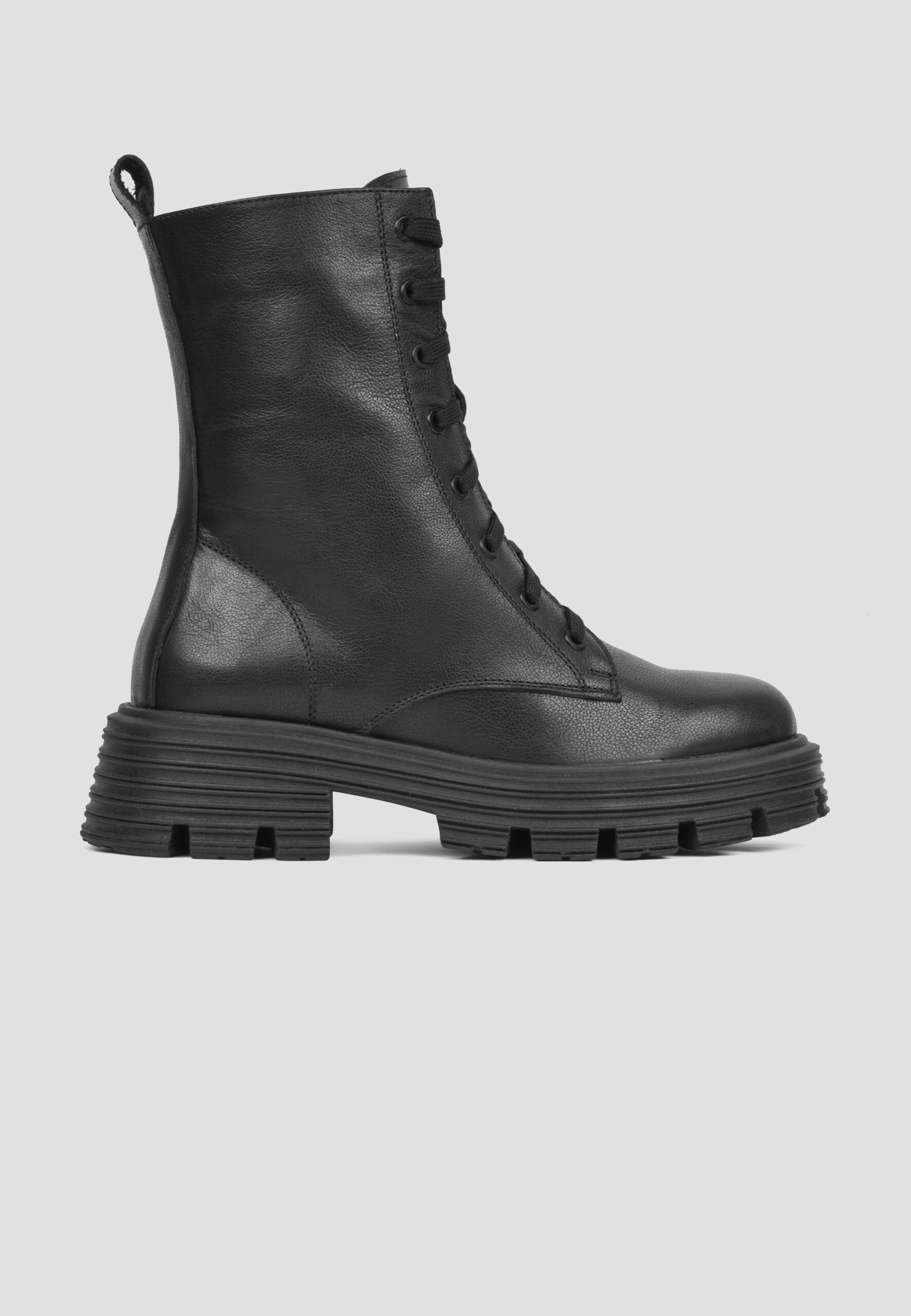 Стильні чорні високі демі черевики жіночі (vm-astra-33ch)