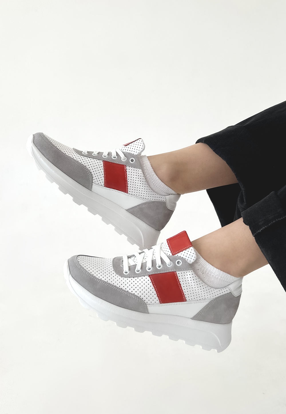 Жіночі кросівки перфорація — натуральна шкіра (vm-om-46)