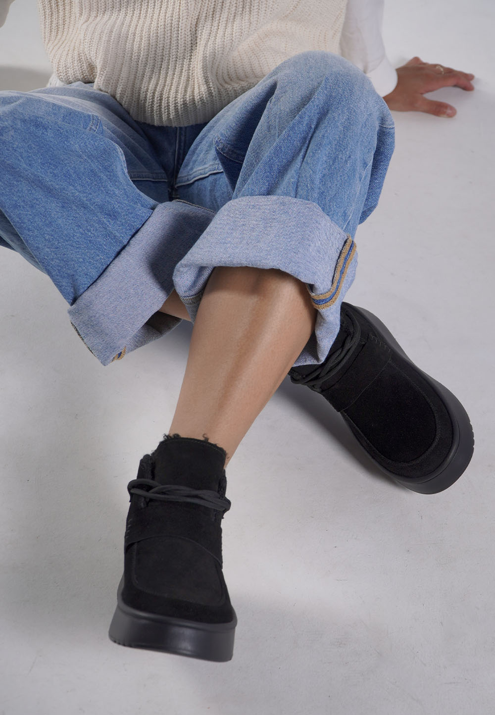 Чорні черевики зима на танкетці — натуральна замша (vm-ug-061) - Зображення 2