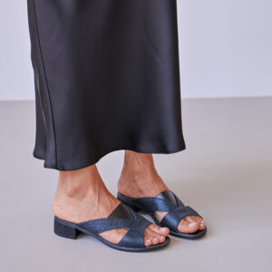 Темні шкіряні шльопанці на маленькому підборі (vm-210-13)