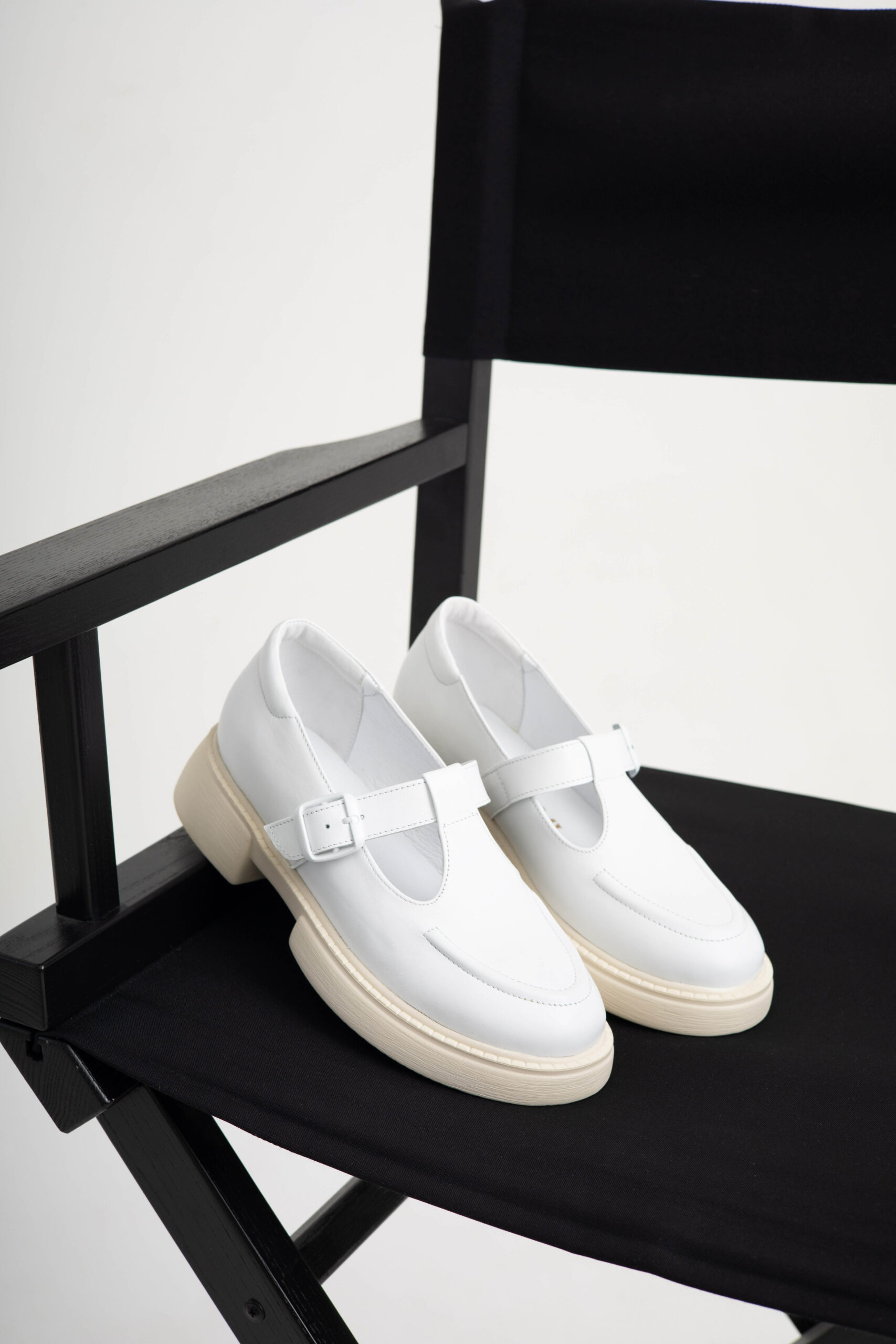 Білі шкіряні туфлі на низькому ходу (vm-001-10b)