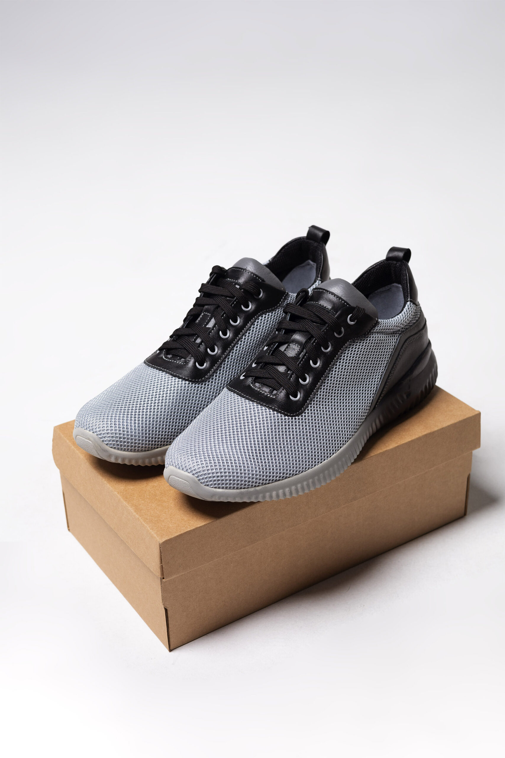 Чоловічі кросівки із сітки сірого кольору (vm-cr-07)