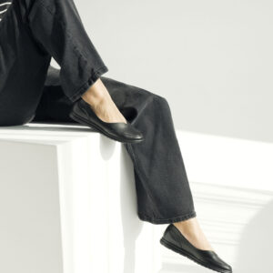 Стильні жіночі шкіряні закриті туфлі на низькому ходу — балетки (vm-am-12)